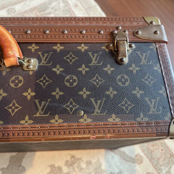 Vintage Louis Vuitton Suitcase  with a Unique dimension - Picture 4 of 16